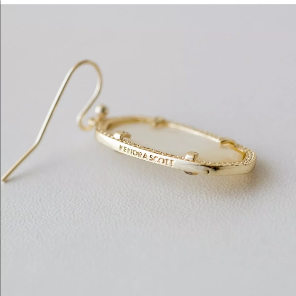 ๐ขLAST PAIR๐ขKENDRA Gold Dani Pearl Drop Earrings - Picture 8 of 8
